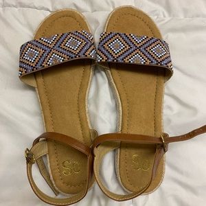 SO Sandals Womens Size 10 Cute